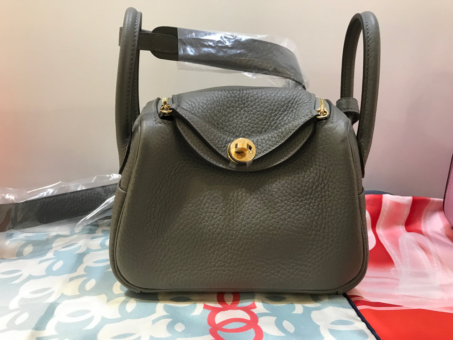 Hermes sac Lindy mini taurillon cl h079086cc ol