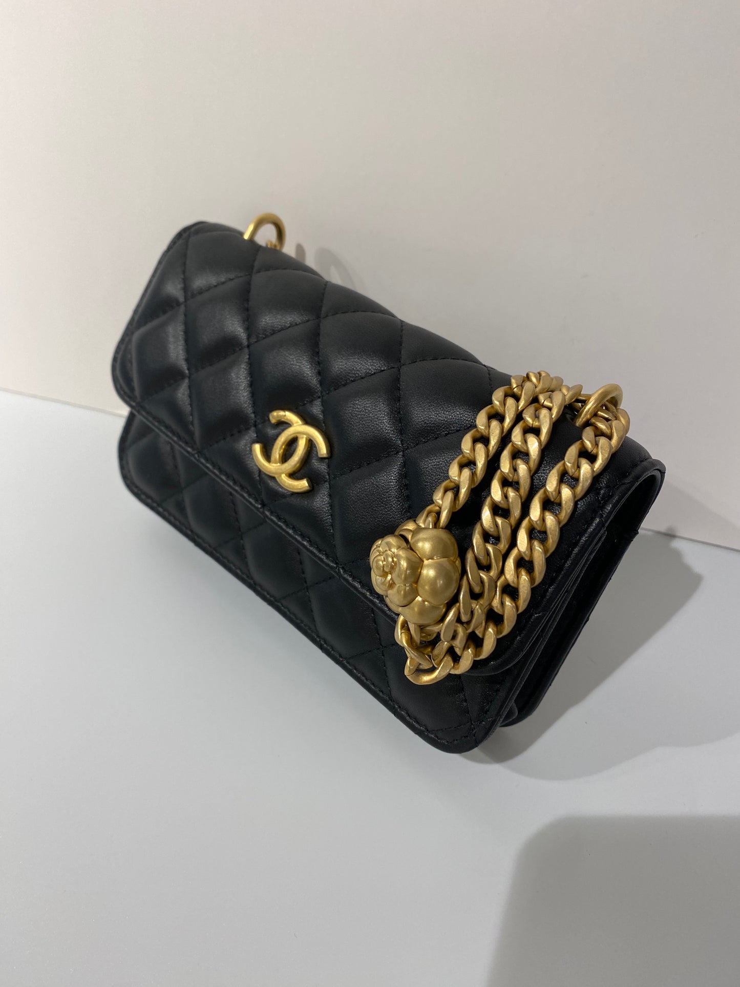 Chanel 23c phone bag camellia