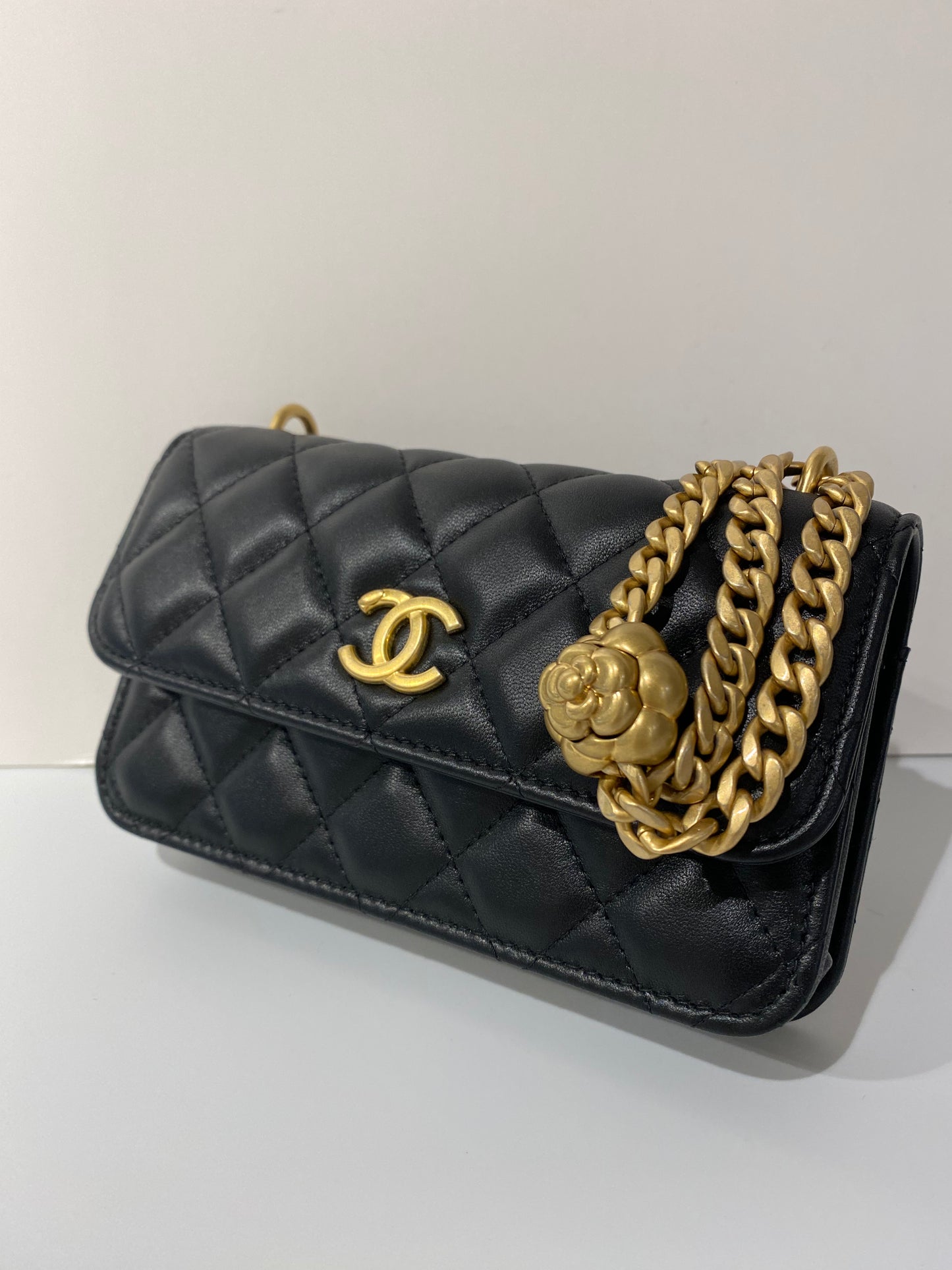 Chanel 23c phone bag camellia